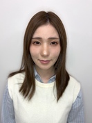 写真: 鷹見瑠璃子